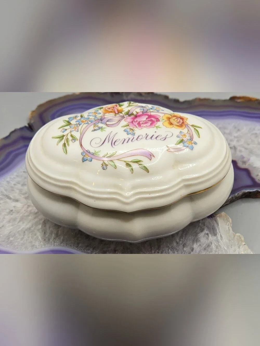 Avon Musical Trinket Box White Porcelain w/ Floral Ribbon Motif 4½
